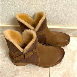Like New! Women's Brown Shearling Trim Booties